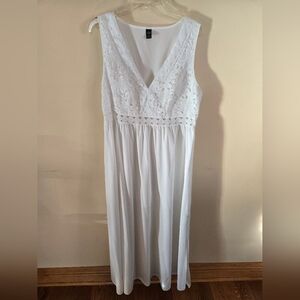 Elegant White Lace Maxi Dress